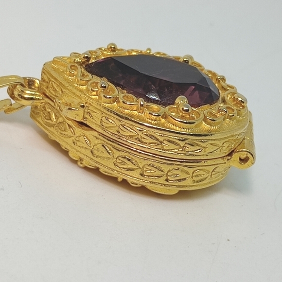 * vintage Goldette purple glass teardrop locket compartment necklace - Picture 6 of 8